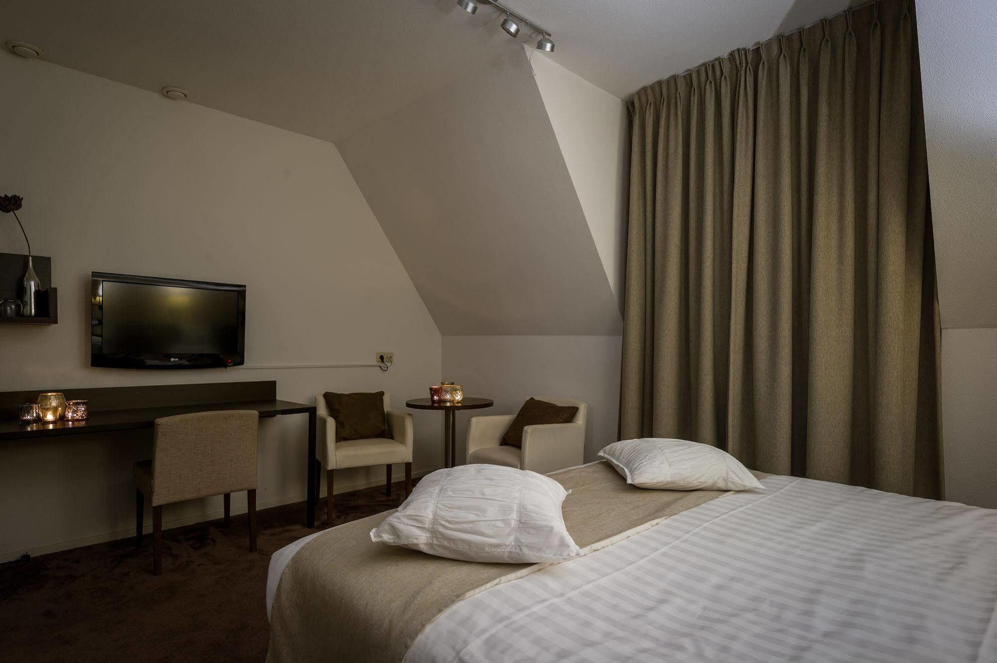Parkhotel Auberge Vincent Nuenen Bagian luar foto